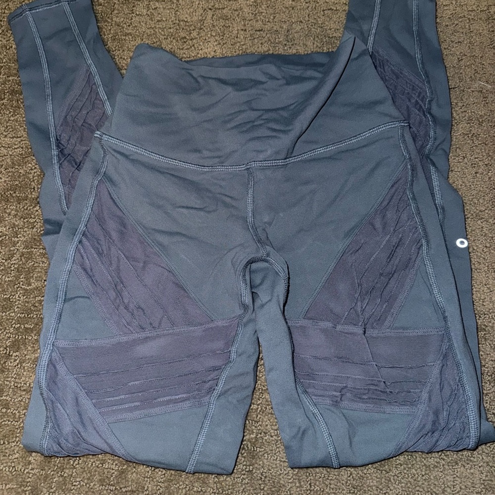 EUC ALO yoga leggings sz xs mesh